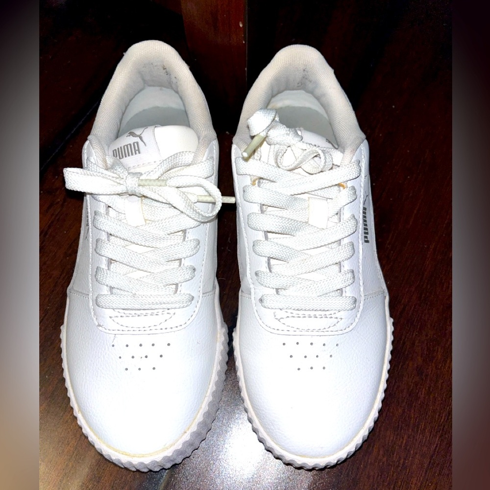 PUMA Carina 2.0 Women's Sneakers, White/Silver - size 7W US
